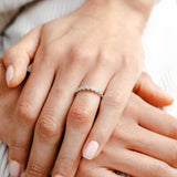 Alliance Colette or blanc et diamant, portée